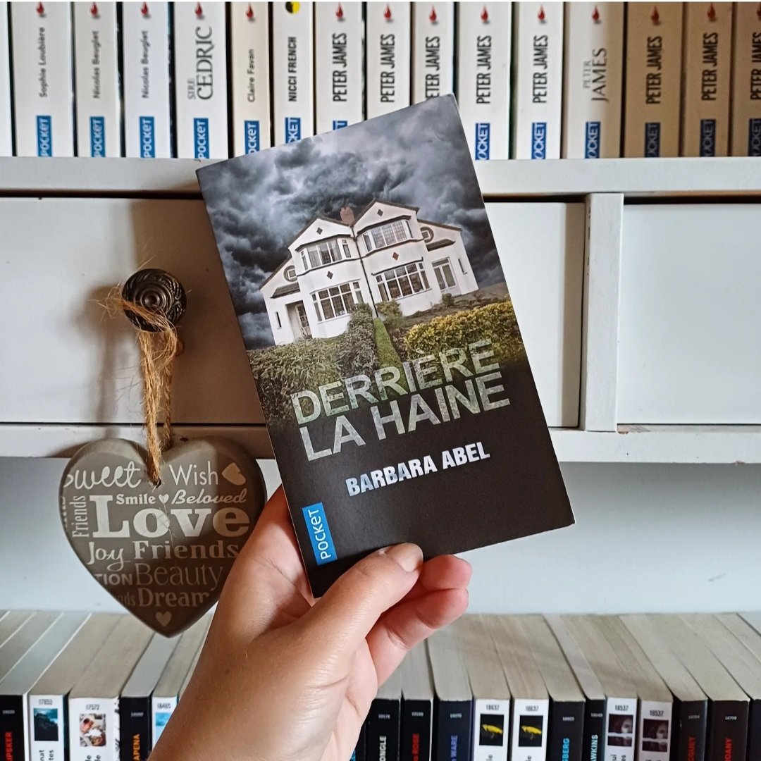 Laurielucasblog's tweet photo. Voici ma nouvelle (ancienne) #lecture : "Derrière la haine" de Barbara Abel.
Parce que je voulais absolument le lire avant de voir l'adaptation.
📓🎥
#thriller #polar #mardiconseil #barbaraabel @Pocket_Editions @Fleuve_Editions https://t.co/U8OiXH2du7