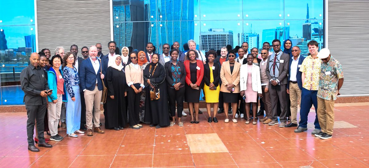 BarkhadKaariye's tweet photo. Diaspora Humanitarianism in complex crisis seminar and policy dialogue in @uonbi @IDS_UONBI:

Key take aways:
》Somali Diaspora aid reflects long-term mutual support systems and religious obligations l, which makes the help quicker, agile and resilient but also difficult to control and coordinate.
》Even though the diaspora and international Humanitarian systems both aim to alleviate suffering and save lives, the relationship between the two systems is characterized by distrust and lack of cooperation.
》The excessive focus on the risk that financial transfers from the diaspora can contribute to terrorism constrains diaspora Humanitarianism and hinders the acknowledgement and promotion of this informal aid systems.

 #DHUM2024 #Humanitarianism #Humanitarian @ArdaaInstitute