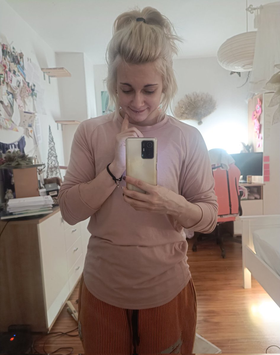 AkikoYuOfficial's tweet image. Zöpfchen sind nie verkehrt 👧🏼

#tales #curls #jogginghose #oldschool