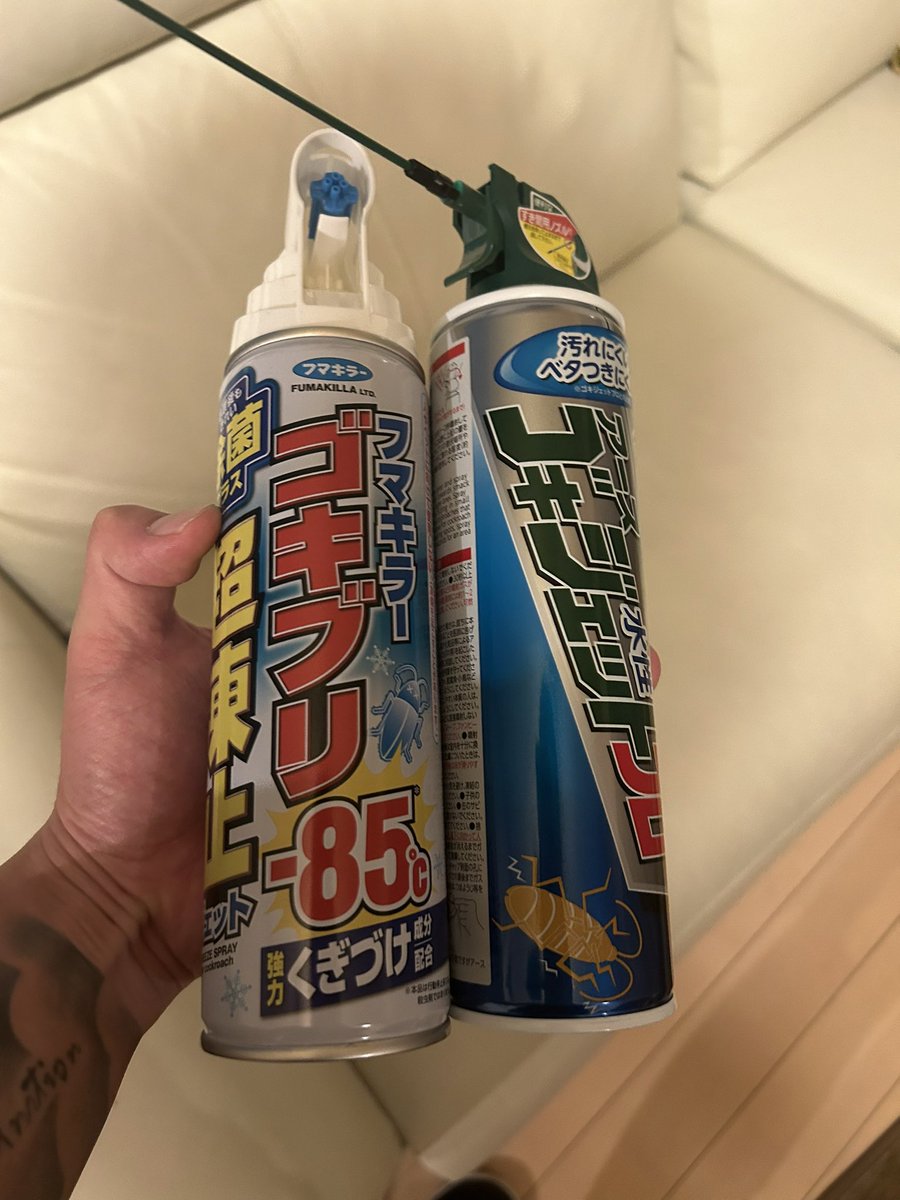 k0213_t's tweet photo. 結構前に虫博士の友達に教えてもらったこのセットマジで最強だから全国のゴキブリ嫌いは本当にこれ買った方がいい。マジで瞬殺。 https://t.co/eaaib7Rhd7