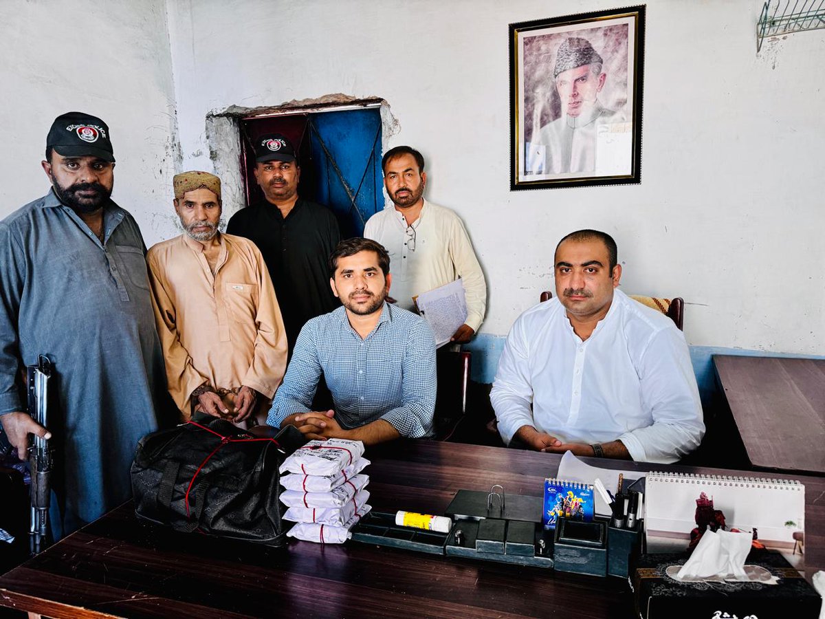 AarijMemon's tweet image. ایکسائز نارکوٹکس کنٹرول کی روہڑی میں کارروائی، منشیات فروش قربان علی گرفتار، ملزم کے قبضے سے اعلی کوالٹی کی 5000 گرام چرس برآمد،
نارکوٹکس ایکٹ کے تحت مقدمہ درج، تفتیش کا آغاز کر دیا گیا۔

#NarcoticsCrackdown 
@sharjeelinam