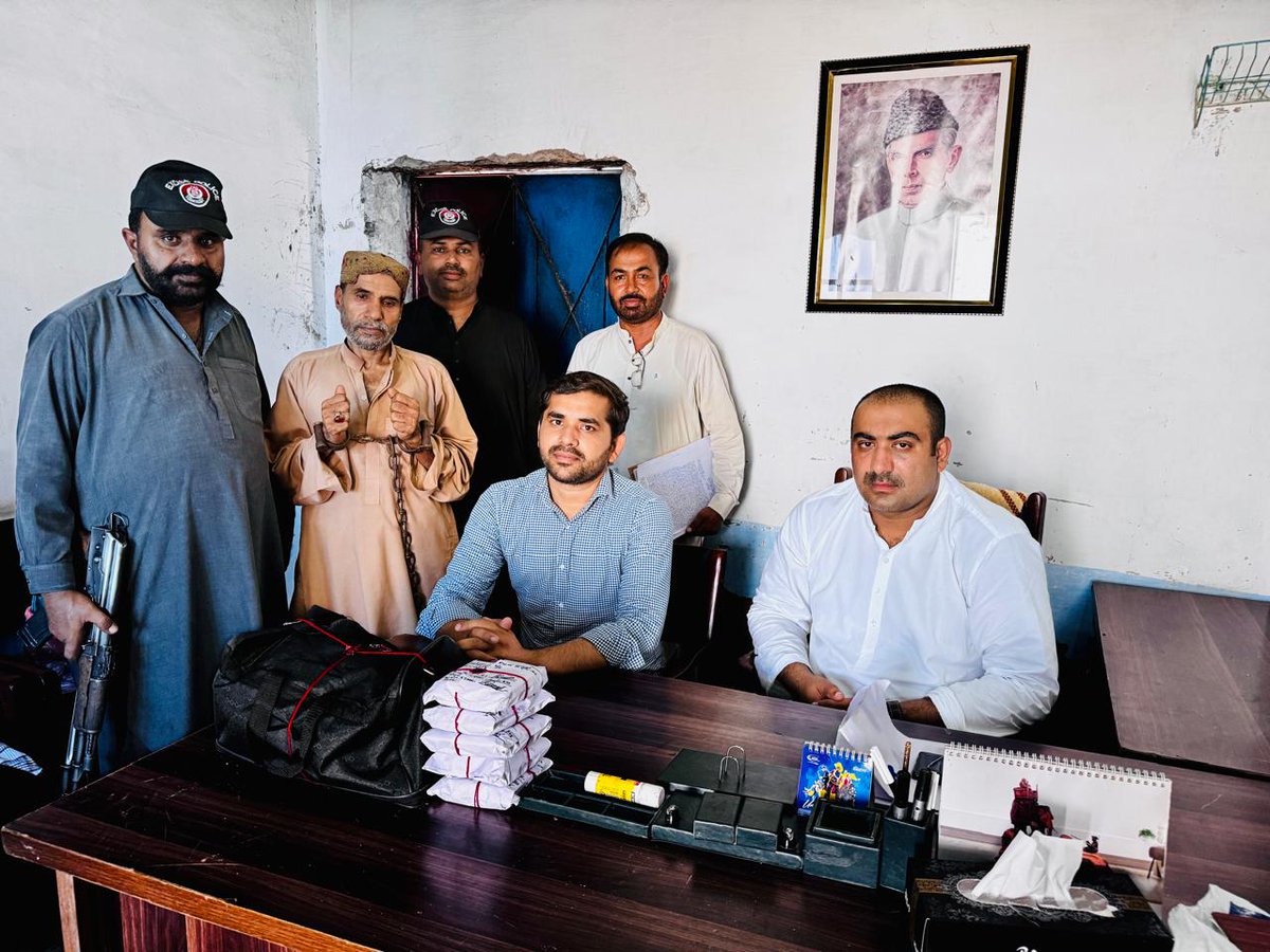 AarijMemon's tweet image. ایکسائز نارکوٹکس کنٹرول کی روہڑی میں کارروائی، منشیات فروش قربان علی گرفتار، ملزم کے قبضے سے اعلی کوالٹی کی 5000 گرام چرس برآمد،
نارکوٹکس ایکٹ کے تحت مقدمہ درج، تفتیش کا آغاز کر دیا گیا۔

#NarcoticsCrackdown 
@sharjeelinam