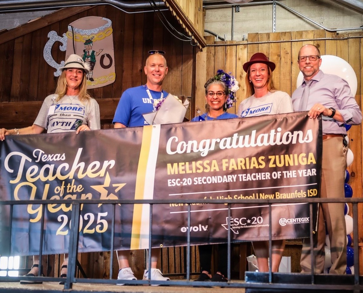 Congratulations to Melissa Zúñiga, a TESL Master's student, for being named the Region 20 Secondary Teacher of the Year! 🌟

📰 bit.ly/3ZkQjl4

#UTSA #UTSACOEHD