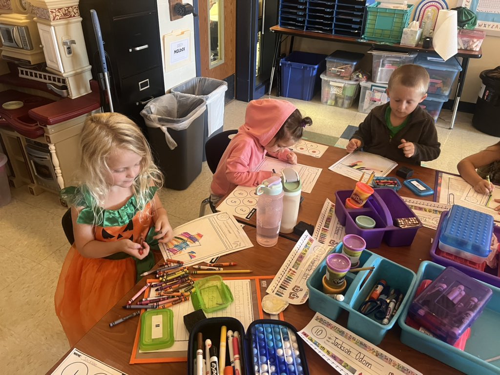 LVEEifert's tweet photo. We’re learning all about settings and we’re each drawing our own setting for our friend Alpert! https://t.co/GwEbaaRxGo
