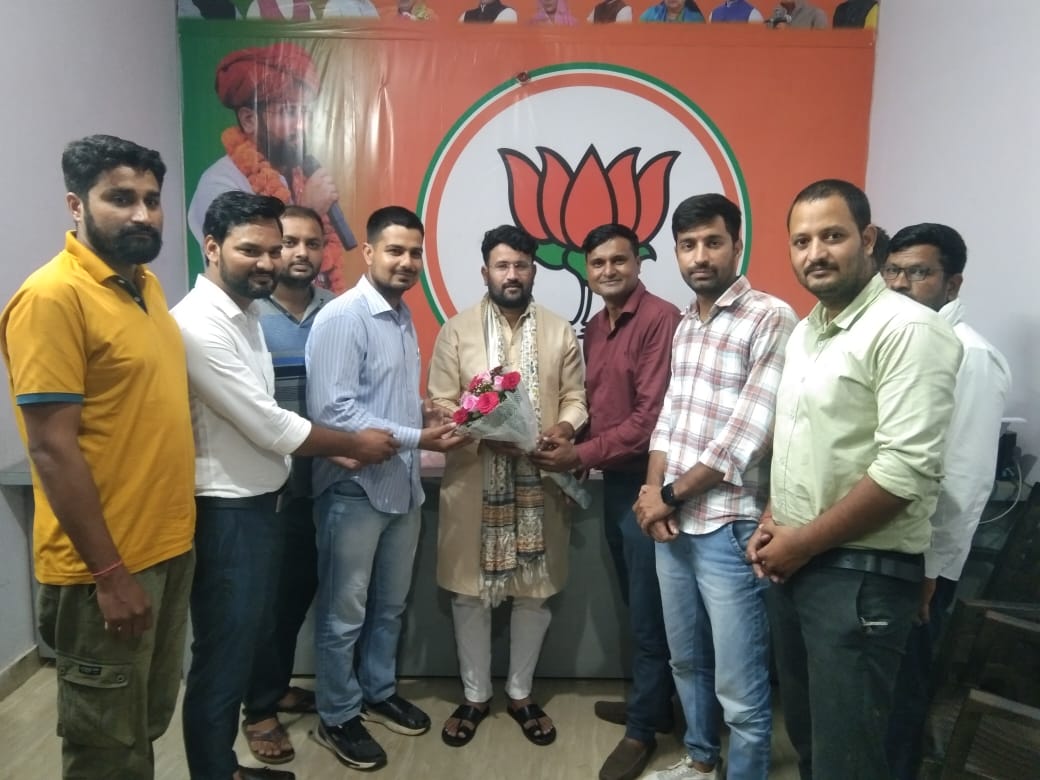 TheUpenYadav's tweet image. कम्प्यूटर अनुदेशक संघ के प्रतिनिधि मंडल द्वारा 15 सितम्बर को दीप स्मृति ऑडिटोरियम, मानसरोवर जयपुर में आयोजित होने वाले प्रथम राज्य स्तरीय मिलन समारोह के लिए भाजपा प्रधान कार्यालय, खोजावाला आकर आमंत्रित किया।
15 सितम्बर को मिलन समारोह में आप सभी बीच उपस्थित रहूंगा।