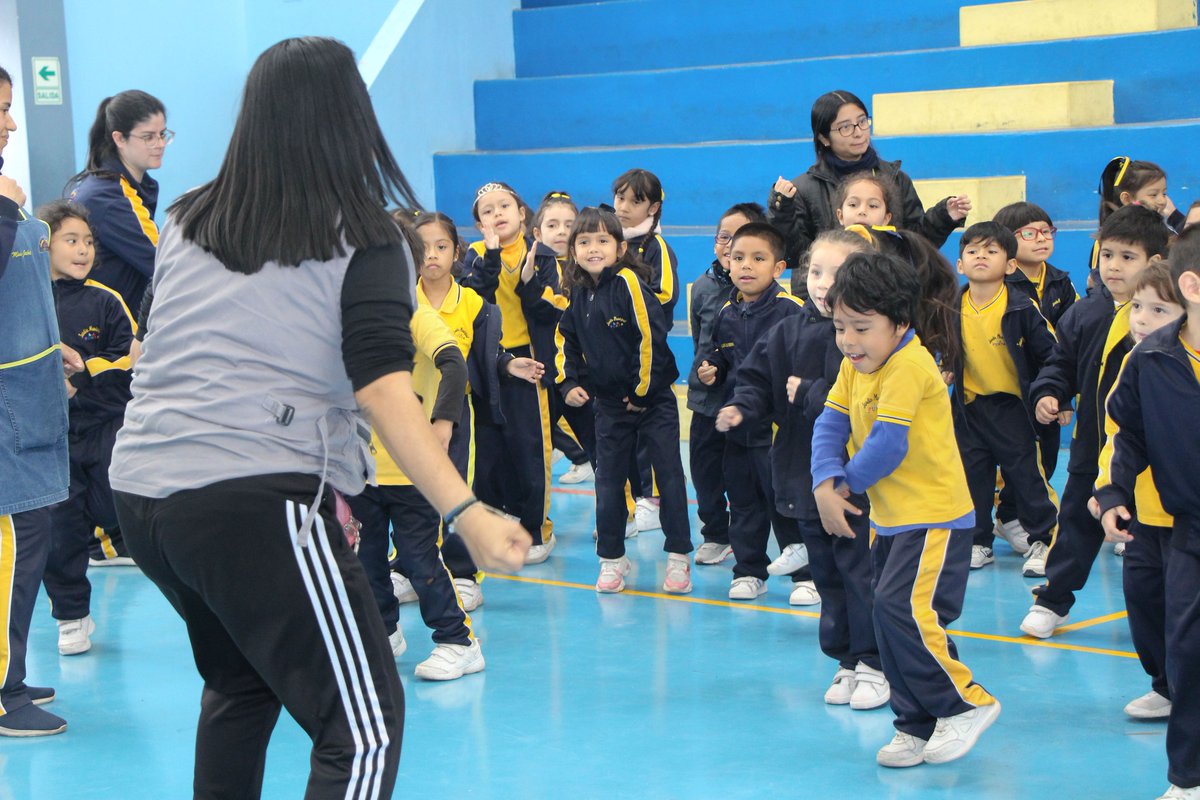LapuntaOficial's tweet photo. Más de 25 niños del Jardín Municipal hicieron ejercicios de movilidad y juegos diseñados para fomentar la actividad física desde temprana edad, gracias al programa de #PromociónDeLaActividadFísica para una Vida Saludable del @ipdperu, que desarrolló una 1era jornada en el Coliseo https://t.co/IbDmhblkvn