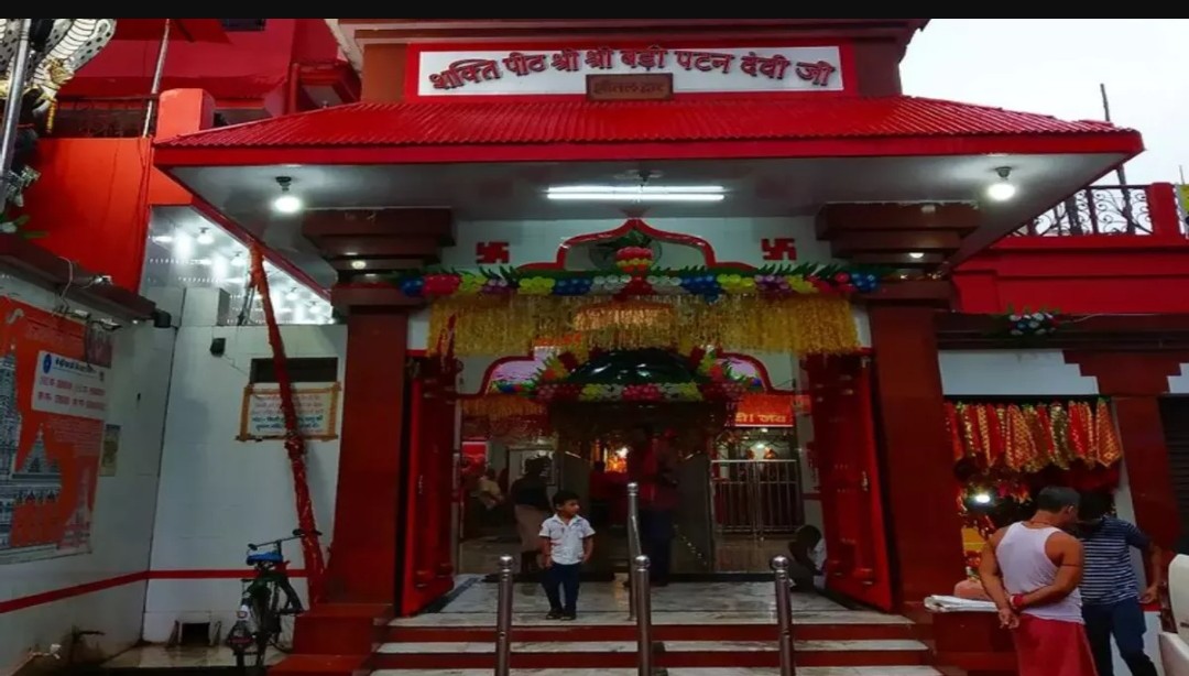 surendrakkaswan's tweet photo. पटन देवी मंदिर (बिहार)-राजधानी पटना में स्थित पटन देवी मंदिर को माँ पटनेश्वरी भी कहा जाता है। इस मंदिर को देवी उपासना का केंद्र माना जाता है भगवान विष्णु के सुदर्शन चक्र से काटी गई देवी सती की दाहिनी जांघ यहीं पर गिरी थी।
@surendrakkaswan
#Ourtemples https://t.co/KMQq3PQtRO