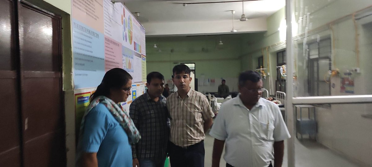 #Jhunjhunu District Collector Shri Ramavtar Meena IAS today conducted a surprise inspection of the Government BDK Hospital and talked to the patients and took feedback about the arrangements. He also inspected various wards <a href="/RajCMO/">CMO Rajasthan</a> <a href="/BhajanlalBjp/">Bhajanlal Sharma</a> <a href="/GajendraKhimsar/">Gajendra Singh Khimsar</a>