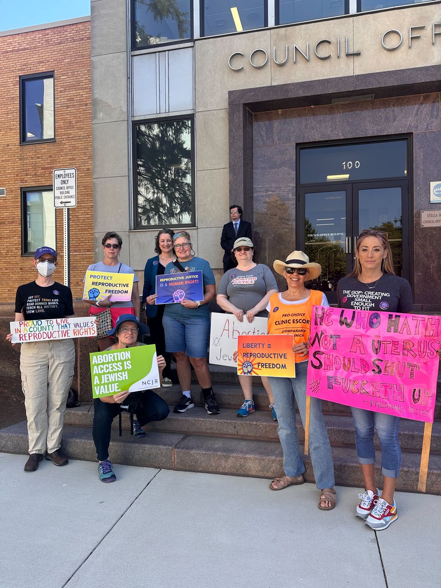AdvanceMaryland's tweet image. We’re gathering and gearing up for our rally and press conference in support of @cmkatestewart’s resolution to affirm reproductive freedom!

Tune in at 12pm: youtube.com/watch?v=TFlIn1…

#MoCo #ReproRights #ReproductiveFreedom #HumanRights #AbortionIsEssential @MoCoCouncilMD