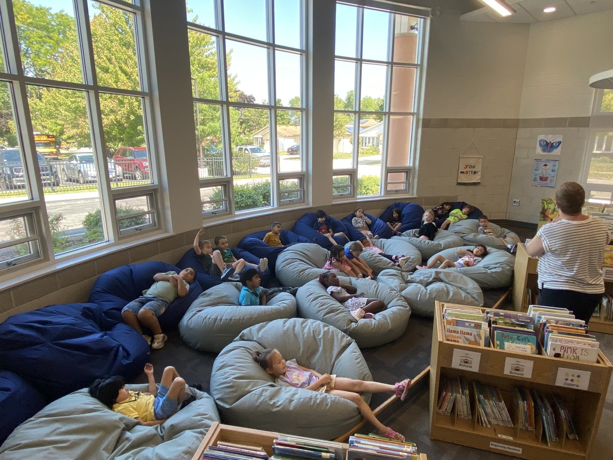 MeyerLib_SD735's tweet image. The first weeks of this school year have flown by! We&apos;ve been busy exploring the different areas of the library, reading stories, and checking out our first books in kindergarten. Pre-K students will get to start checking out books next week! 📚💖