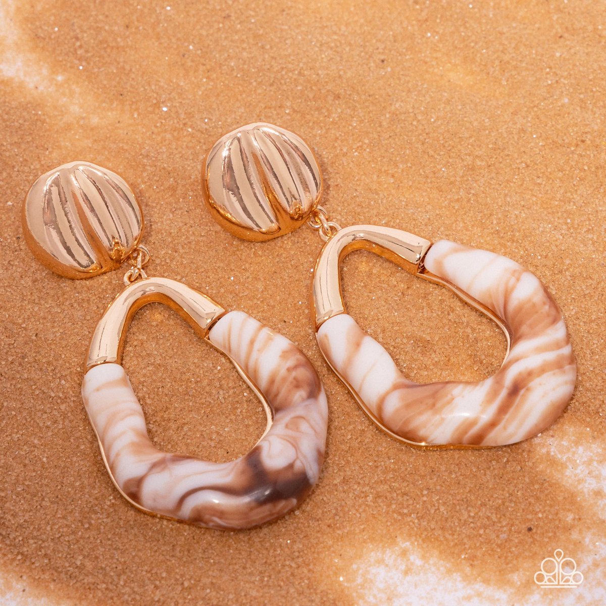 PaparazziAccess's tweet photo. SNEAK PEEK: Let your style be as sand-sational as a beach babe!
#Fashion #Paparazzi #PostEarring #Gold https://t.co/RhyIhoXpNv