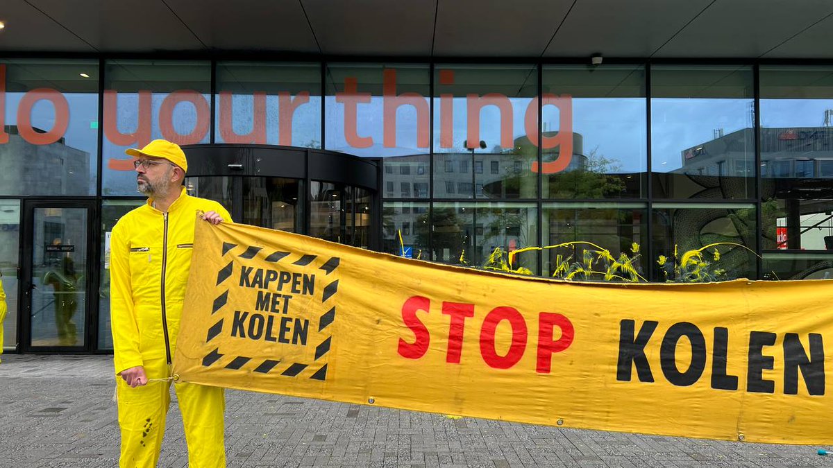 Kappenmetkolen's tweet photo. (2/2) ING moet stoppen met fossiel, en morgen kunnen ze daarin een stap zetten. ING: verbreek alle banden met Glencore! #KappenMetKolen #StopGlencore #INGFossielvrij https://t.co/s8N9GBmXPD