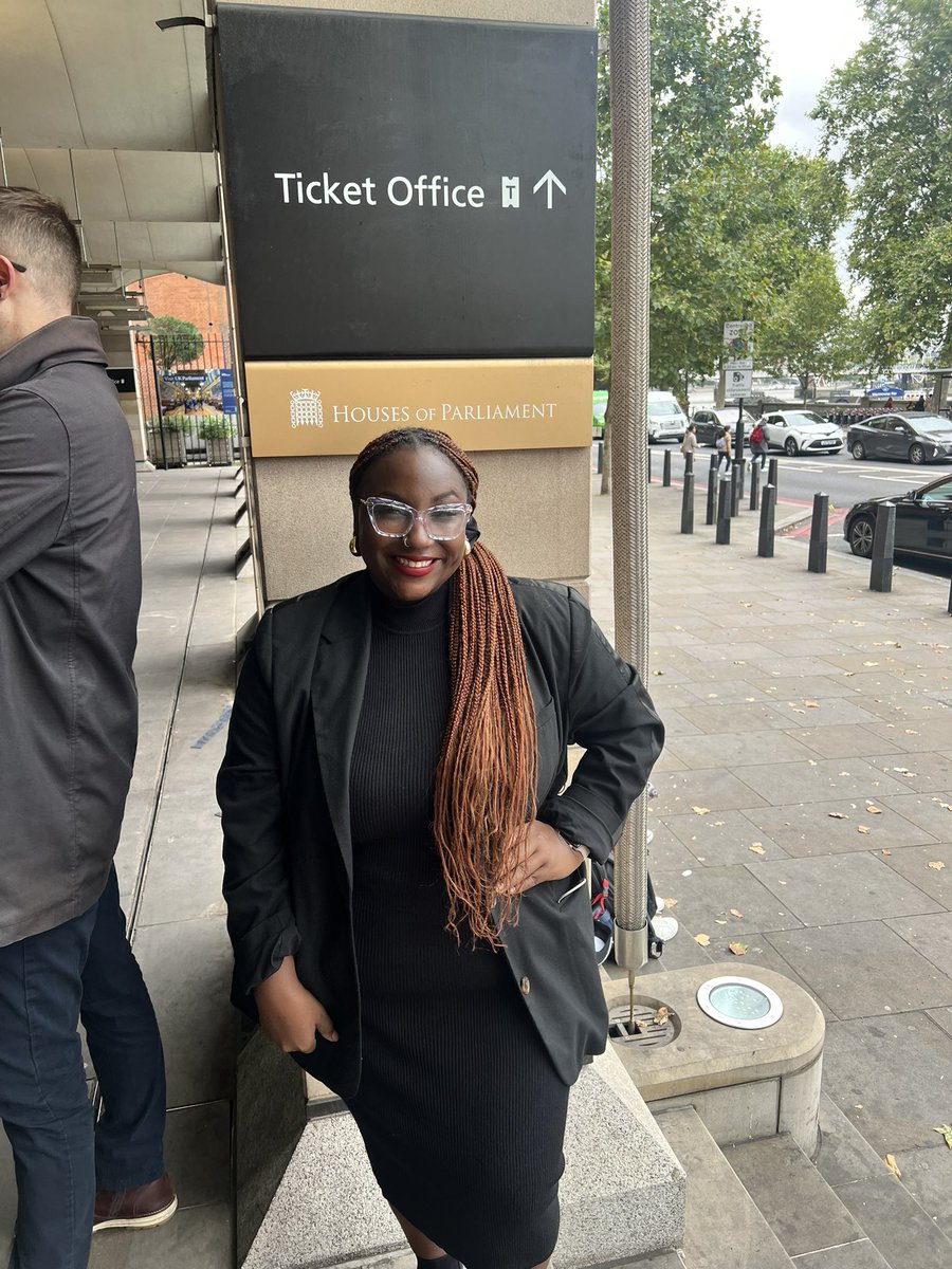 HamptonMyriah's tweet photo. Today I joined @worldafroday in London at Parliament as we made a historic step to tackle Afro hair discrimination!
Supported by @PauletteHamilto, we educated MPs on why it’s time to.
I’m living my wildest dreams #FixTheHairLaw #WorldAfroDay #PhdCandidate #EndHairDiscrimination https://t.co/kqNqwiBX0e