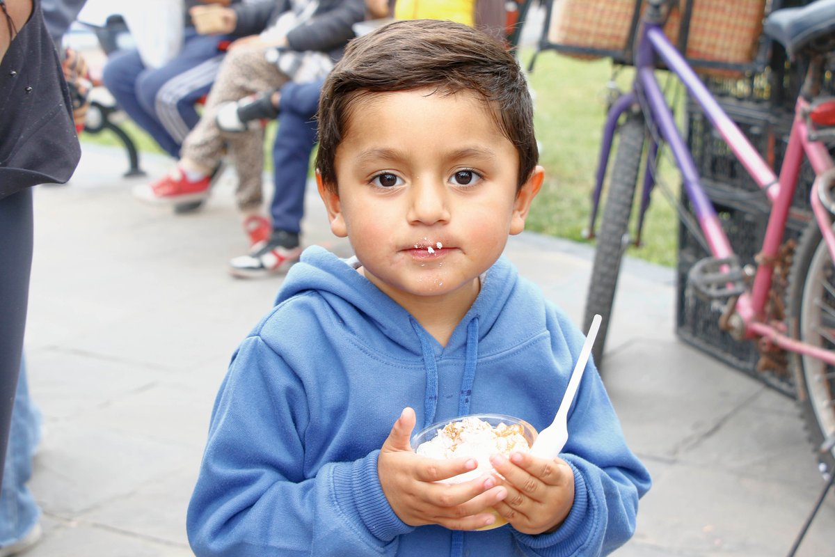 LapuntaOficial's tweet photo. Nuestra Plaza Principal se llenó de vida con la Agroferia Campesina, la cual contó con la participación de 36 emprendedores que trajeron productos frescos y de calidad.
Desde frutas y verduras hasta café y más, esta edición incluyó 4 puestos gastronómicos punteños. https://t.co/VCr1XfcfGP