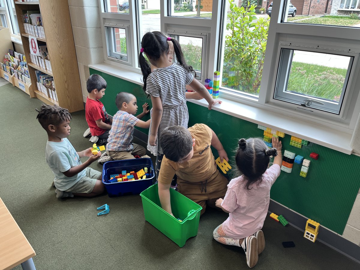MeyerLib_SD735's tweet image. The first weeks of this school year have flown by! We&apos;ve been busy exploring the different areas of the library, reading stories, and checking out our first books in kindergarten. Pre-K students will get to start checking out books next week! 📚💖