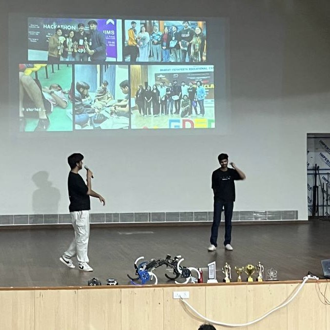 Prakhar1535's tweet image. @atom_robotics_ orientation went well !!
W/ @shlok_shawarma