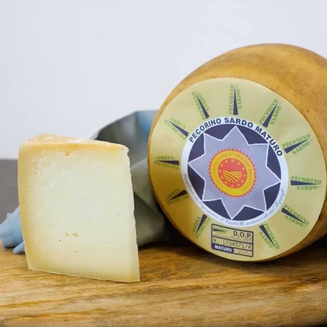 Dedicato a chi sino ad ora ha creduto che la perfezione non esiste. Pecorino Sardo Maturo...forma e gusto impeccabili! Tutte le info su pecorinosardo.it