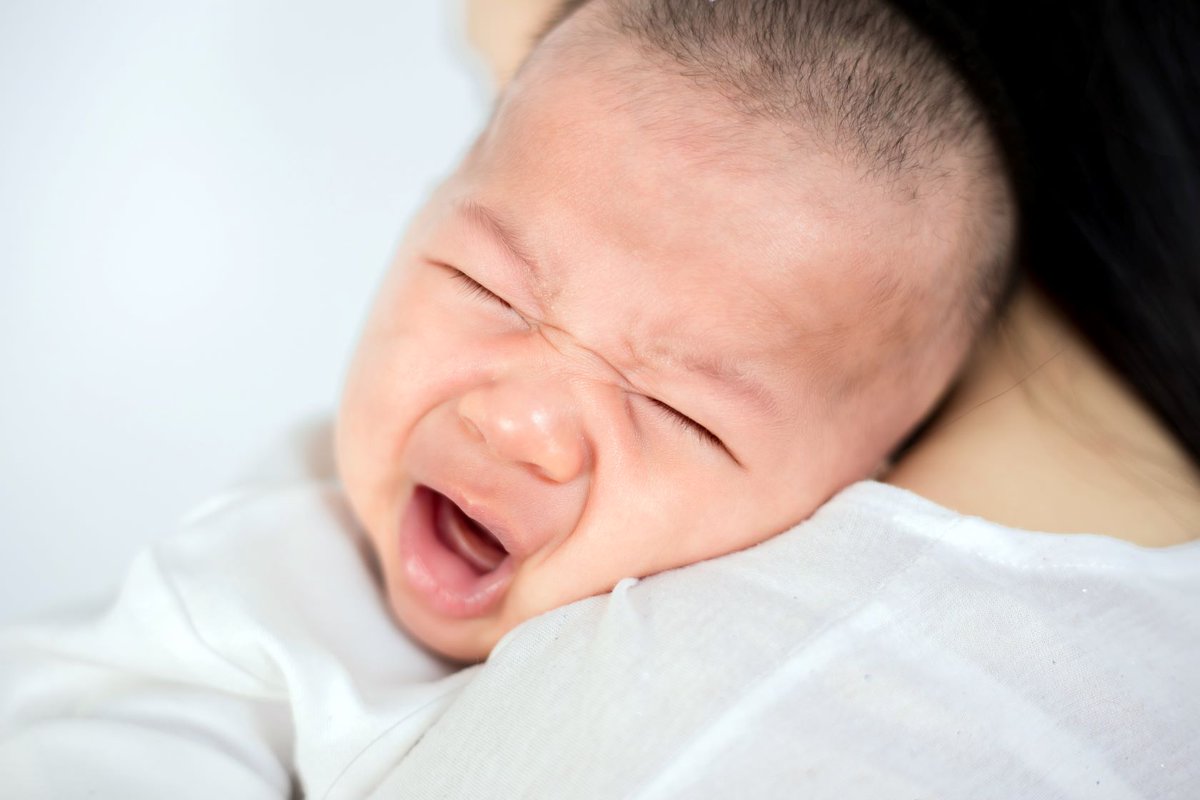 AboutKidsHealth's tweet image. Any baby can become colicky. It does not mean there is anything wrong with your baby.
In fact, 5%-25% of babies can experience #colic. 
Here are some more facts about colic and how you can help your baby: ow.ly/clKA50Tgw8t
#Newborn #Parenting #Baby