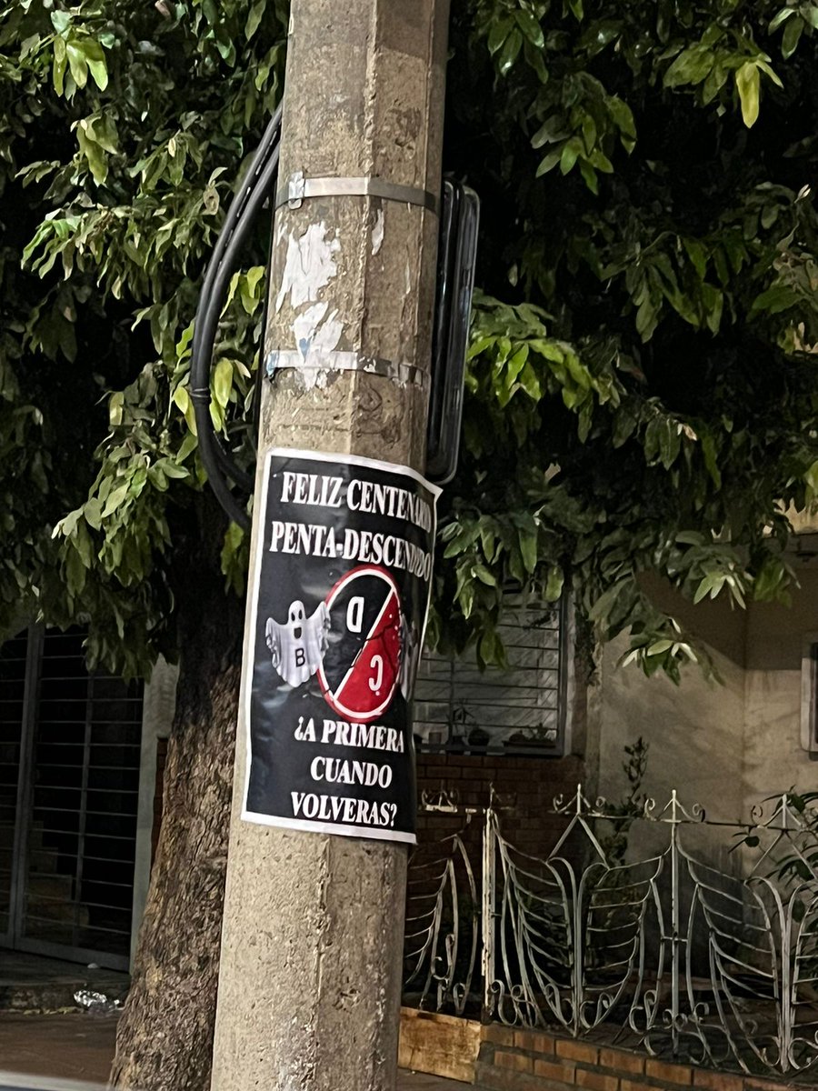 diecab85's tweet photo. Así amanecieron las calles de cúcuta la mañana de hoy 😯. Definitivamente la pasión del fútbol da para todo ⚽

Los cargaron bien feo en su centenario🔥 .

Opiniones 👇🏻👇🏻 https://t.co/QvbZDjaGpb