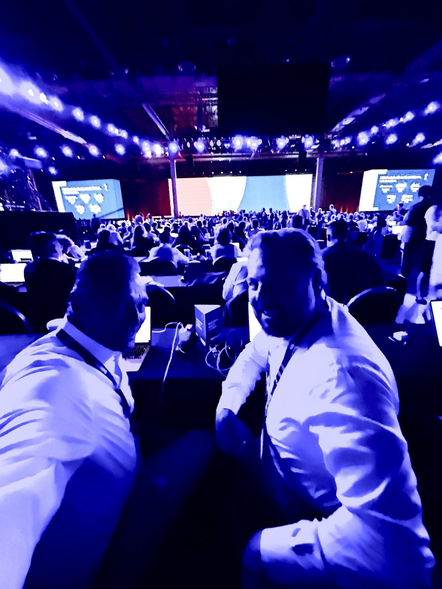 dvellante's tweet image. Hanging w @RealStrech - getting reading to bring the analysis from #oraclecloudworld - @sarbjeetjohal let&apos;s trade notes after the keynote and do some critical assessments. #thecuberesearch