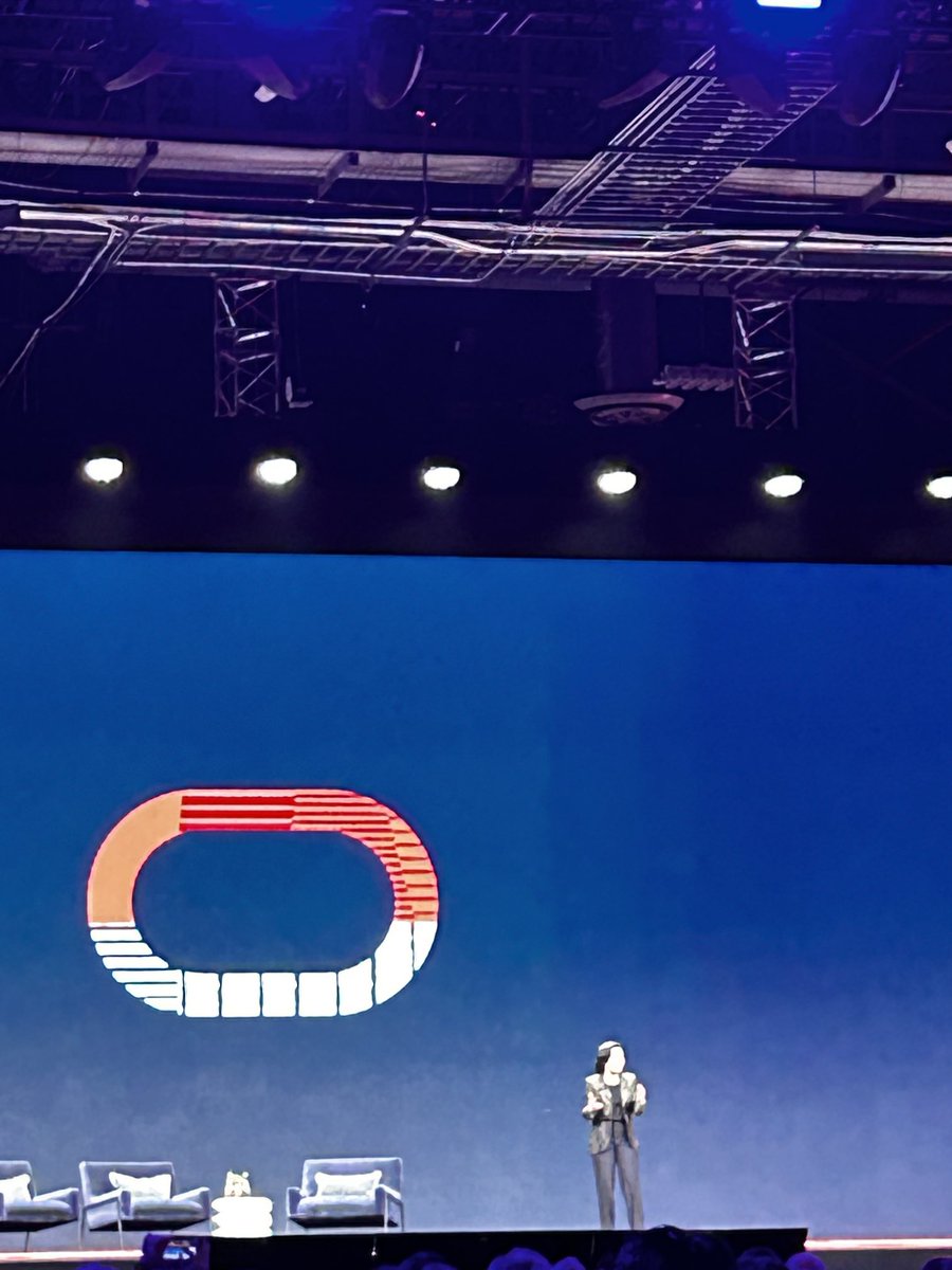 The brilliant Safra Katz #ocw #oraclecloudworld