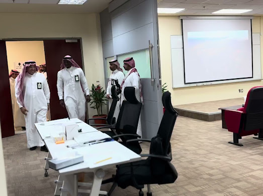 KAU_CAIPM's tweet photo. هذا وقد افتتح البرنامج سعادة نائب رئيس الجامعة للدراسات العليا والبحث العلمي سعادة الاستاذ الدكتور أمين نعمان، حيث يمتد البرنامج لمدة أسبوعين يخوض خلالها المشاركين العديد من الفعاليات والأنشطة والتي تهدف إلى زيادة تجاربهم العلمية في مجالات الذكاء الاصطناعي والعلاجات الدقيقة. https://t.co/haJDS04EtM