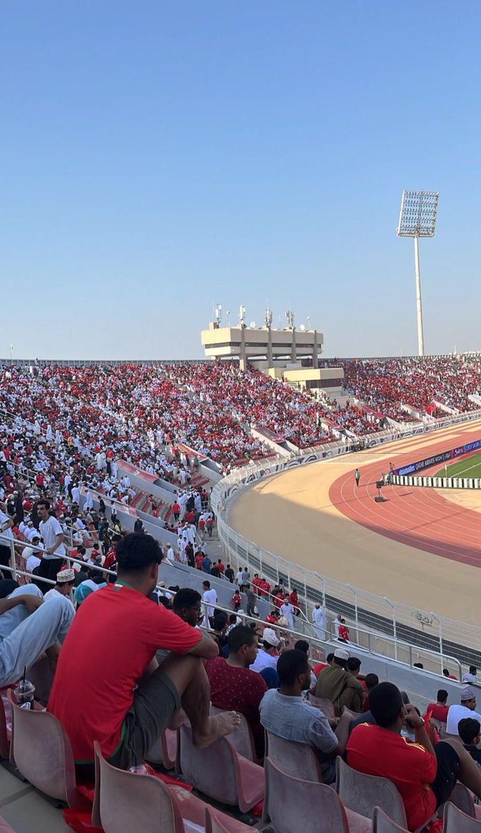 DhiyabAlBalushi's tweet photo. محد يستاهل كلمة الشكر غير هذا الجمهور! شكراً لكم ولا عزاء للإتحاد والمدرب والمنتخب واللاعبين ! 

#عمان_كوريا_الجنوبية 
#كلنا_معك https://t.co/eIY9VIrsdz