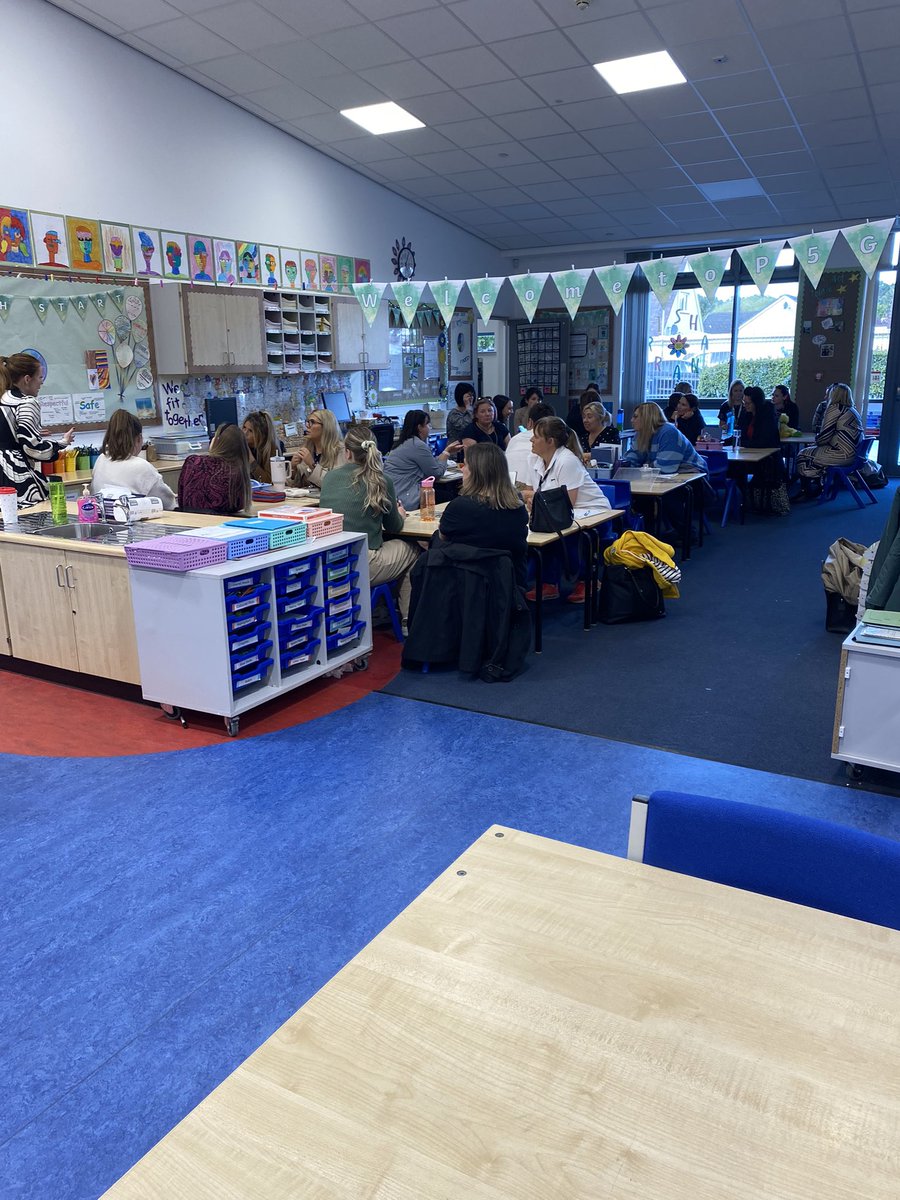 SAC_Reads's tweet photo. First partnership session with @AllowayPrimary @ForehillPrimary @AyrGrammar. Such a buzz on the room and lots of conversation around decoding and encoding. Thanks to Alloway for hosting! #smallshifts #tinytweaks #scienceofreading https://t.co/96lQmtMvPB