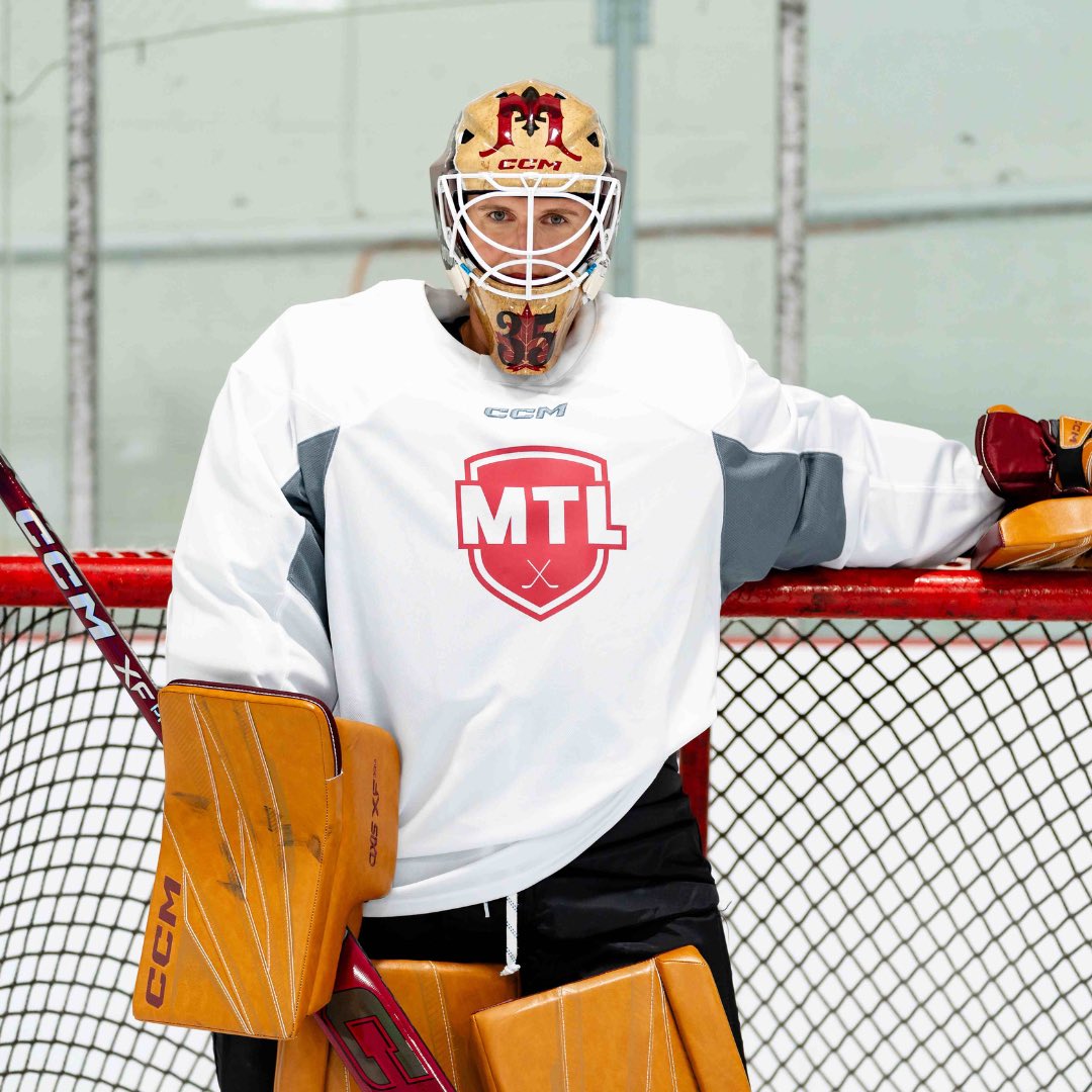 New year, new set 🤩🔥

Ann-Renée Desbiens is looking SHARP in her new Axis XF Pro gear as she gets ready to backstop La Victoire de Montréal 🧱