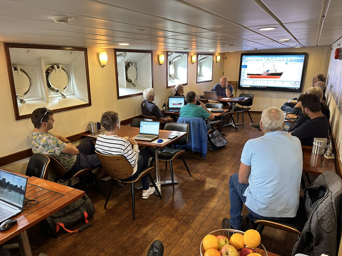 ‘Dinsdag hebben overleg / uitleg’

Vrijwilligers <a href="/elbe1959/">Zeesleper Elbe</a> dinsdag: 💙⚓️