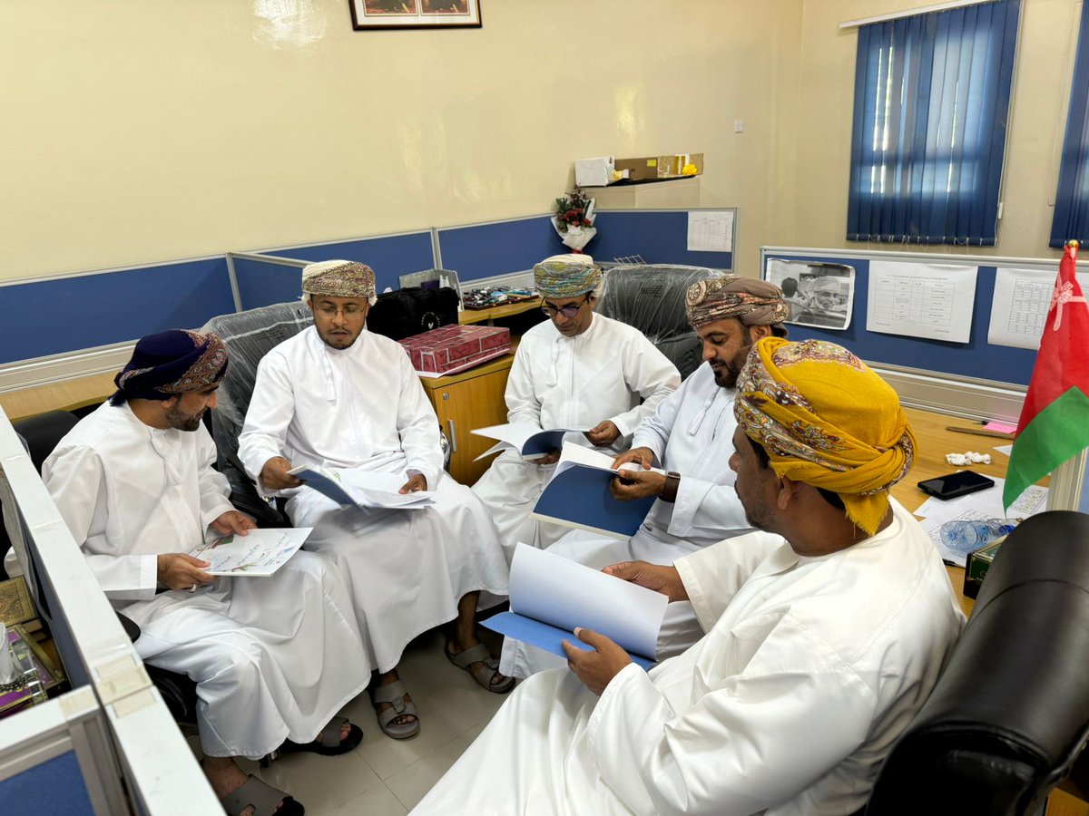 لقاؤنا يتجدد مع أسرة معلمي الرياضيات، حيث تم نقاش مستجدات وثيقة التقويم و اعتماد السجلات المصاحبة، و مناقشة آلية تفعيل قاعة الرياضيات بالمدرسة .