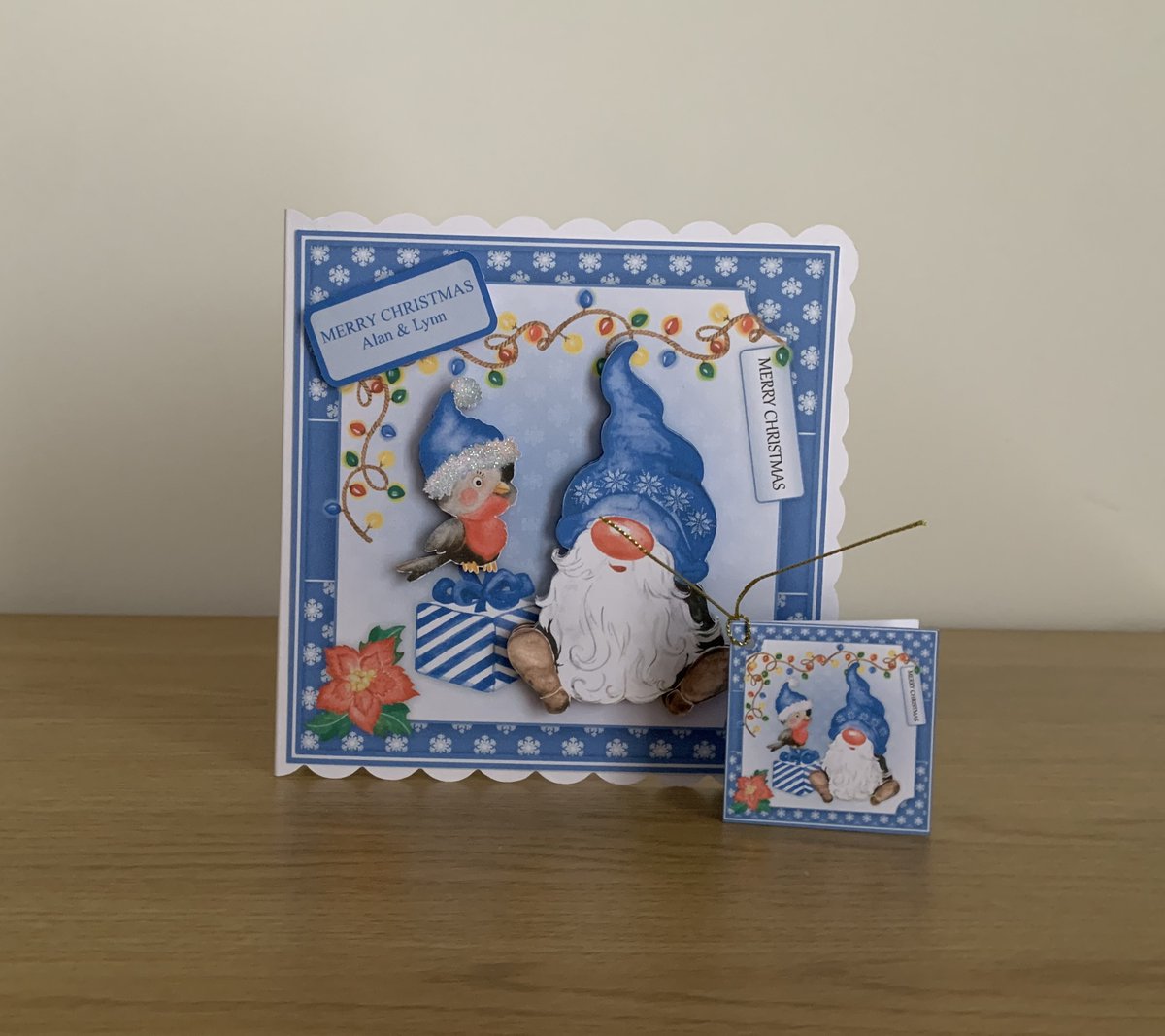 hummingbird_41's tweet photo. This cute gnome & robin personalised 3d Christmas card with matching gift tag is now available in my Folksy shop.
#personalised #christmascard #3d #decoupaged #gnome #robin
https://t.co/CgmvaRXh3U https://t.co/1EZd0lrvot