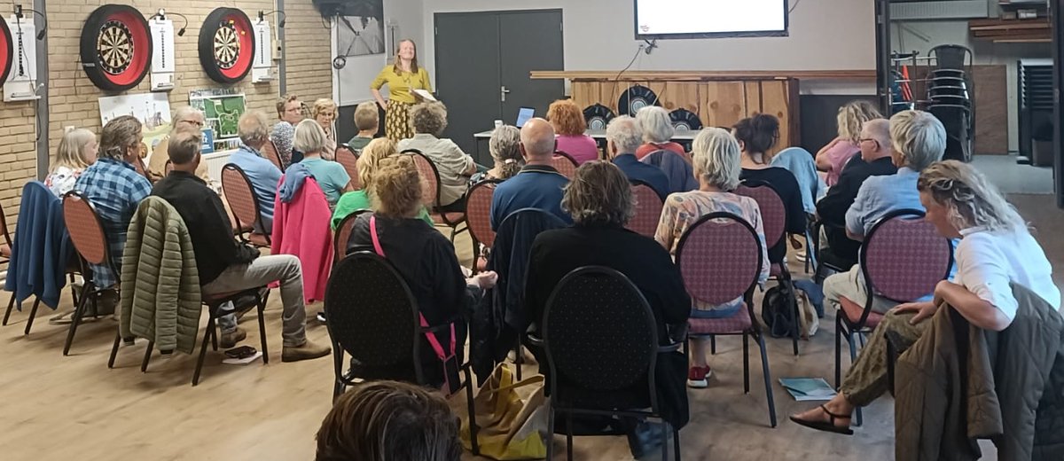 We zijn gestart met de #cursus #Bouwstenen voor #Biodiversiteit. De komende weken volgen nog 4 cursusavonden en 2 excursies én krijgen alle initiatieven een ecoloog die samen met hen een plan op maat maken. Super waardevol!  
🗞️ biodiversiteit.frl/geef-je-op-cur…