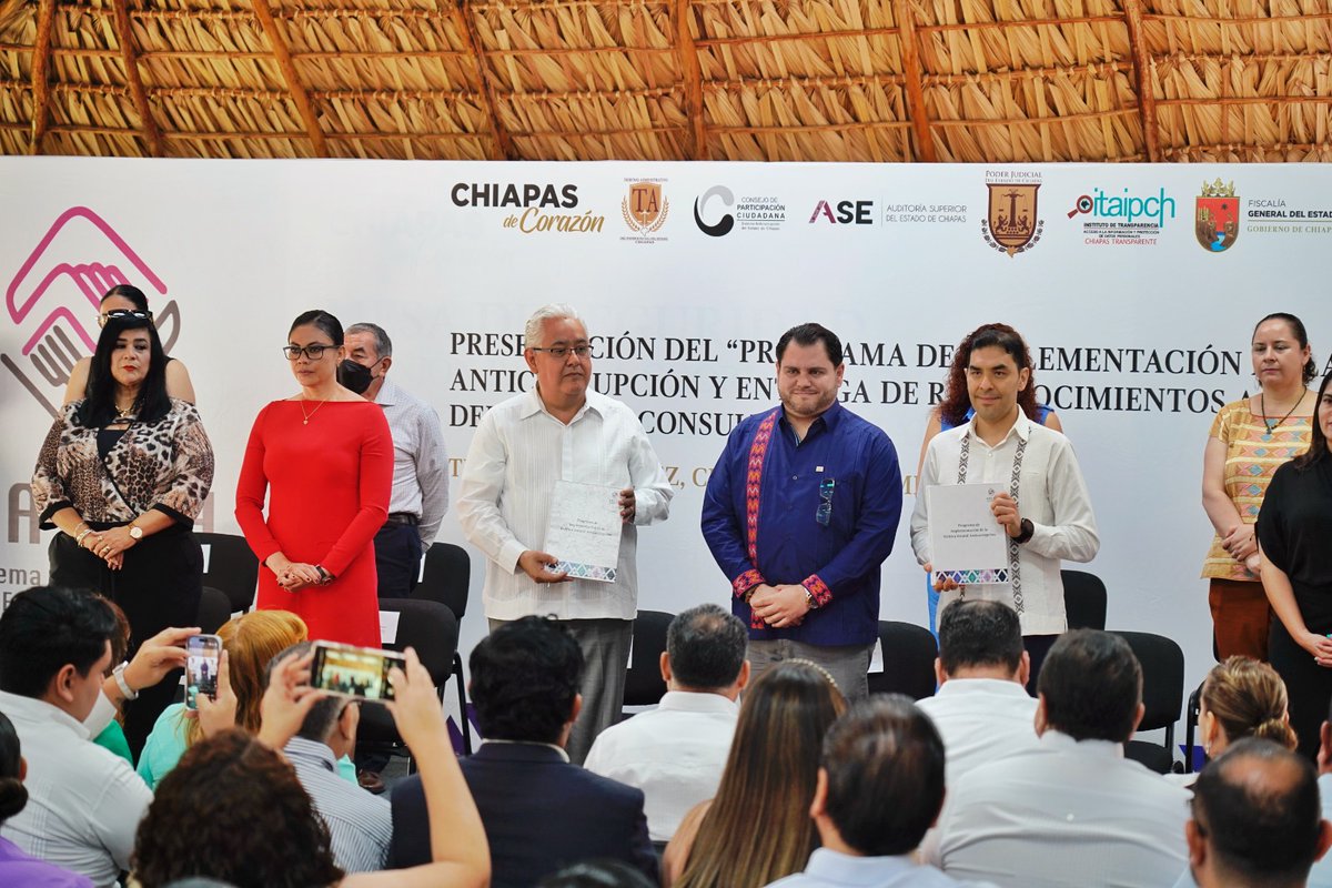 Presentan Política Estatal Anticorrupción y entregan reconocimientos al Consejo Consultivo.

Chiapas refuerza su compromiso anticorrupción con la presentación del Programa de Implementación de la Política Estataol Anticorrupción (PI-PEA)

🔗bit.ly/3Zg20cD