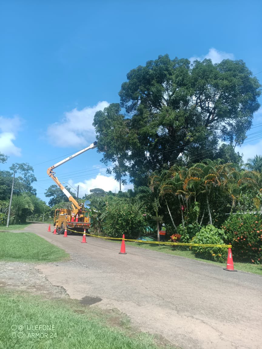 NaturgyPa's tweet photo. 👨🏼‍💻#EnContacto #Naturgy

Trabajos de mantenimiento en Santa Cruz, Las Lajas Adentro, San Félix, provincia de Chiriquí. 

#TuEnergíaNuestraPrioridad

@RTChiriqui @chiriquinotici1 @RetenChiriqui @Chiriqui_4 https://t.co/jgOELrovRL