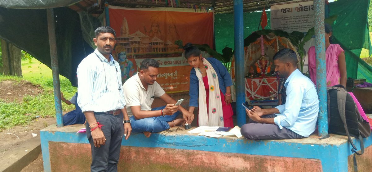 #સરકાર આપના દ્વારે
#PMJANMAN 
#આદિમજુથ
કપરાડા તાલુકાના સુલીયા ક્લસ્ટરમાં આદિમજુથ લાભાર્થીઓને જાતિનાદાખલા,આવાસ,રેશનકાર્ડ,આધાર કાર્ડ,આયુષ્યમાનકાર્ડ જેવી વિવિધ યોજનાઓનો લાભ સ્થળ પર આપવામાં આવેલ.
<a href="/DDO_VALSAD/">DDO Valsad</a>
<a href="/collectorvalsad/">Collector Valsad</a>
@Informal
<a href="/TdoKaparada/">Sandip Gayakwad</a>
<a href="/TcmValsad/">વલસાડ જિલ્લા તલાટી કમ મંત્રી મંડળ</a>
 <a href="/MamlatdarKapra1/">Mamlatdar Kaprada</a>