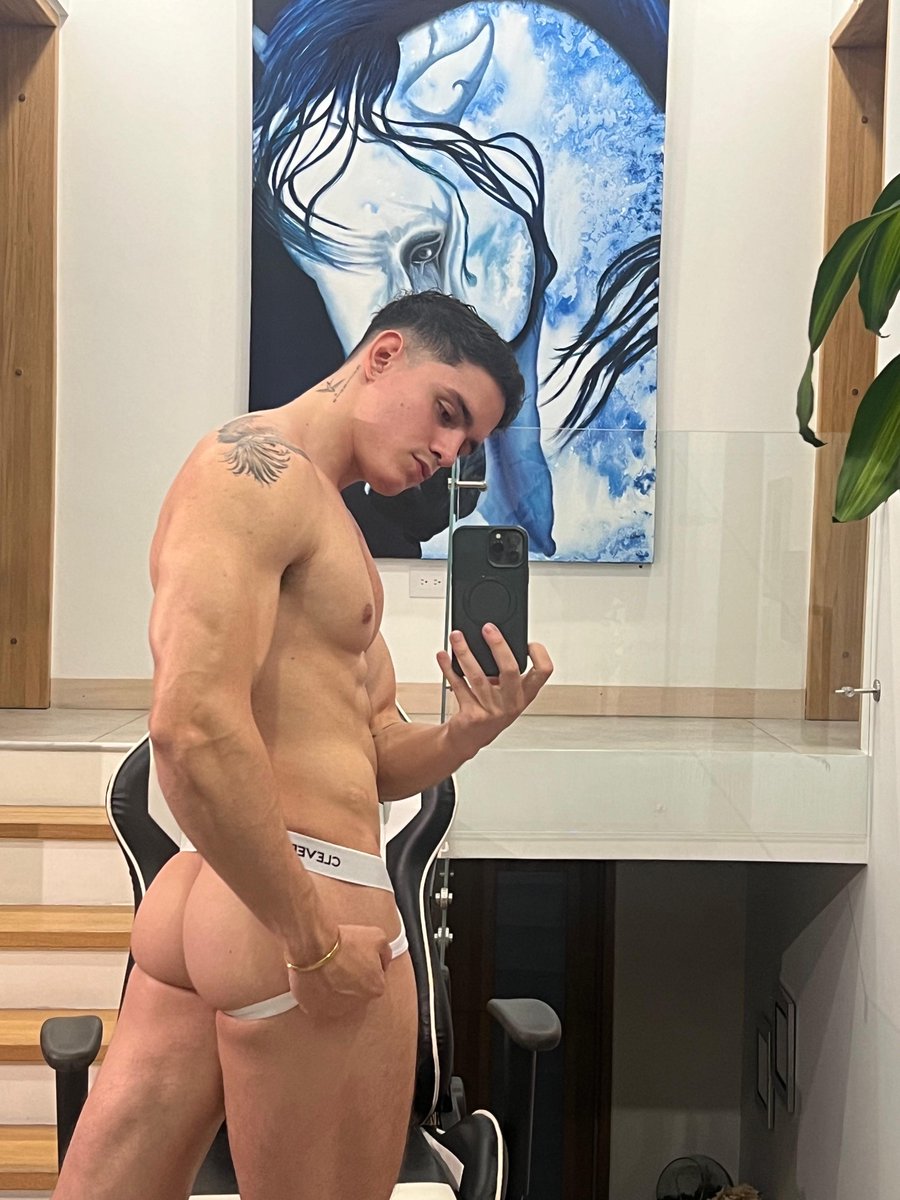 mathiewraw's tweet photo. Left or right babe? 😉 50% OFF 🥵 https://t.co/T72NQHZJyZ