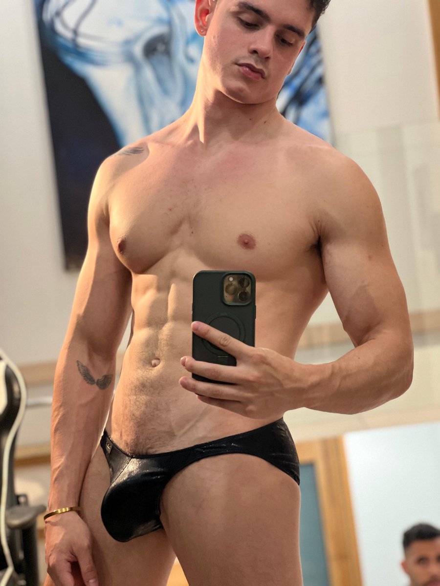 mathiewraw's tweet photo. Left or right babe? 😉 50% OFF 🥵 https://t.co/T72NQHZJyZ