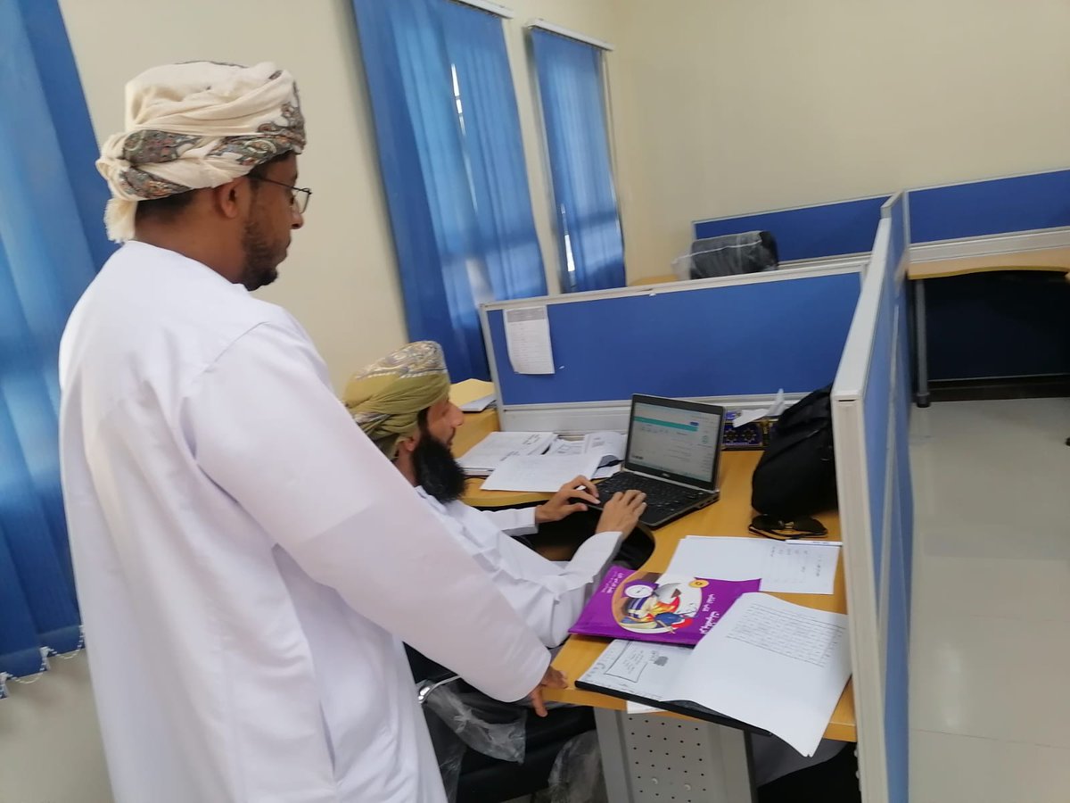 جلسة مع بعض المعلمين، بهدف تعديل أهداف المعلم للفترة التقييمية الثانية 2024 .