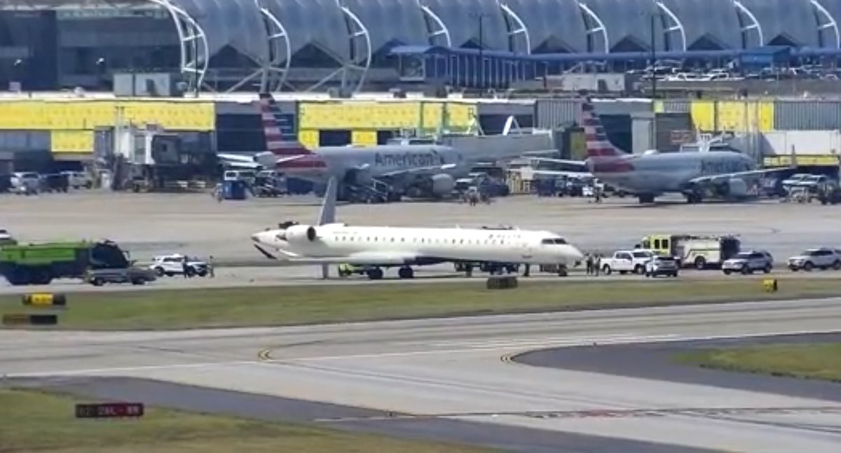 AirportWebcams's tweet photo. LIVE / INCIDENT: Delta Airbus A350-900 N503DN, taxiing at Atlanta as #DL295 has struck Endeavor Air Mitsubishi CRJ-900 N302PQ (#DL5526) with its right wingtip, removing the CRJ's tail. No reports of injuries.
Watch ATL webcams (North Side 1 & 2): https://t.co/XxeOAPYdhB https://t.co/2id1P8v0XZ