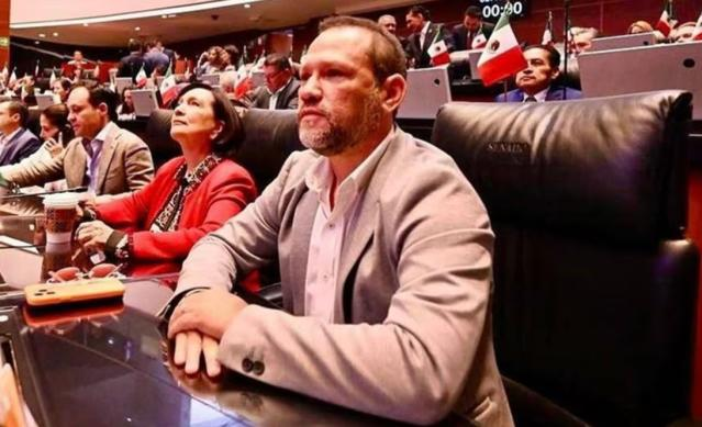 🗳️📌 DENUNCIAN DETENCIÓN DE FAMILIARES DE SENADOR DE MC COMO REPRESALIA POR OPOSICIÓN A REFORMA JUDICIAL

Jorge Álvarez Maynez, excandidato de Movimiento Ciudadano, denunció que el gobierno de Layda Sansores, arrestó al padre del senador Daniel Barreda. 

Según Álvarez Maynez,