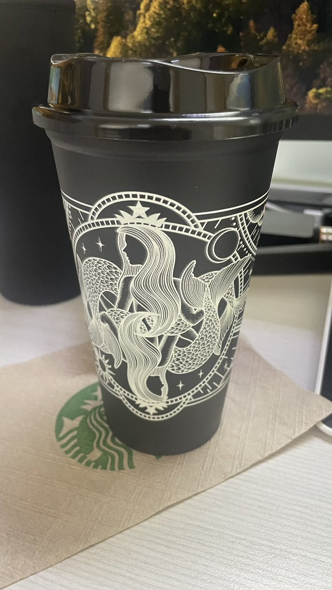 GDPortalTeam's tweet photo. @StarbucksMex  Casi no lo logro porque, aunque es sólo 1 vaso por cupón de la app, no falta quien llega y le mandan por WhatsApp sus QRs y se llevan 4 o 6, no se vale 😒, debería ser el cupón y en persona https://t.co/drtxU8sF6a