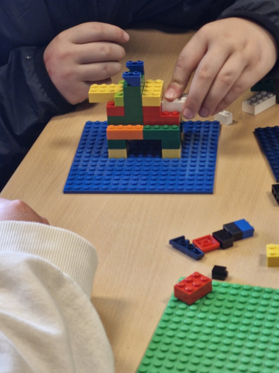 Miss__RG_'s tweet photo. What a brilliant family nurture session we had today. Lots of chat about never giving up and #growthmindset we created some fab towers and animals too! #nurturingschool @drumchapelhigh @DhsNurture @GlasgowNurture https://t.co/4uLCgsCOVC