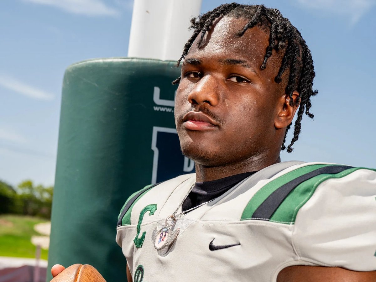 THE CAN'T-MISS KID: Martin looking to leave a tremendous legacy

“Playing varsity as a freshman really set me up. I learned from the older guys about leadership and dedication. Being around them really took my game to another level."

READ:vype.com/Texas/Houston/…