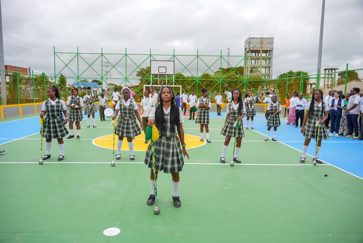 FondoFFIE's tweet photo. 🥳¡Estamos en Riosucio, #Chocó, entregando nuevos espacios educativos para la paz!🕊️

🏫La comunidad de la Institución Educativa Saulo Sánchez está recibiendo el más reciente fruto de la nuestra alianza con @fondopazco y @Mineducacion: nueve aulas, comedor, cocina, baños y cancha para 360 estudiantes.