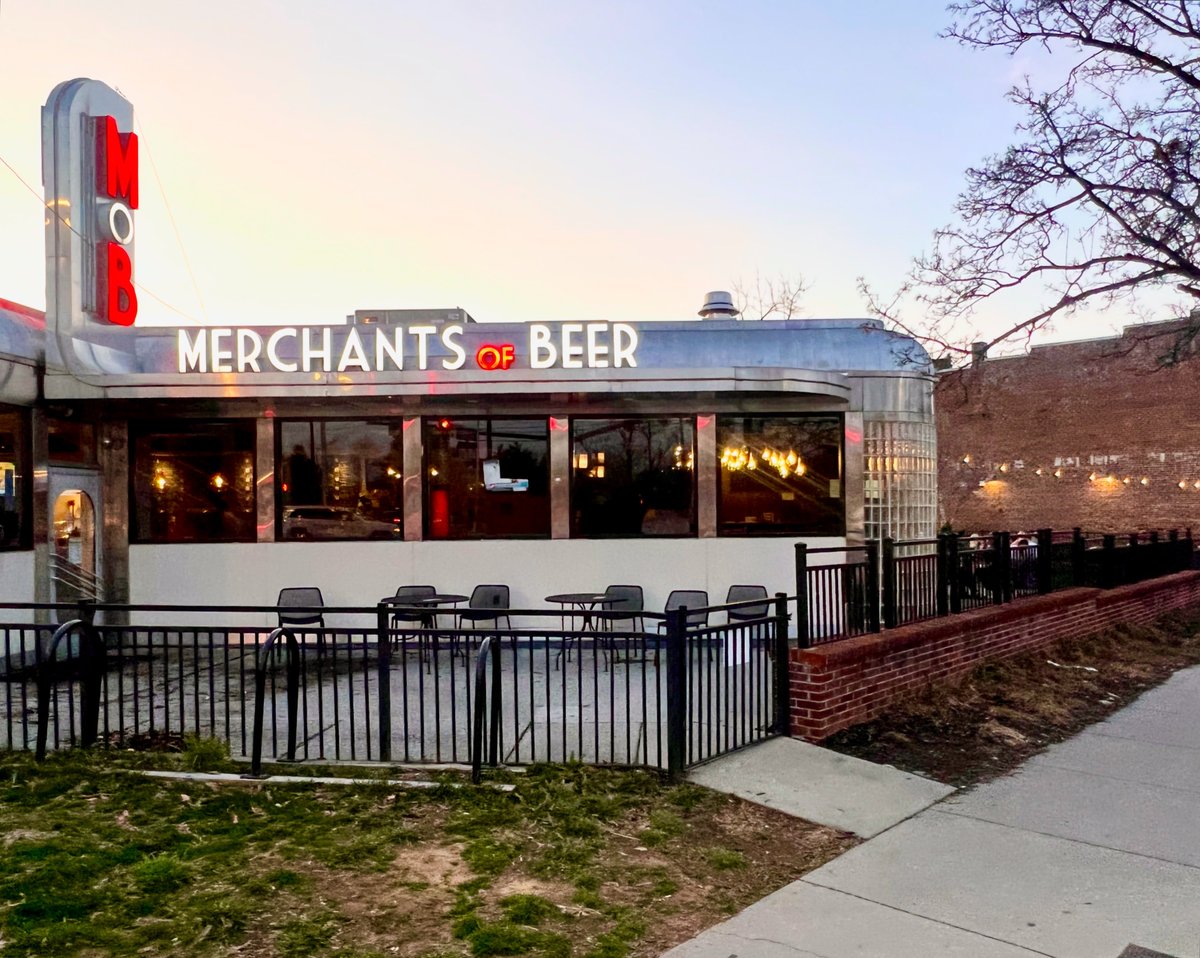 Let's get this week started, #Knoxville! It's gonna be a gorgeous week in the Old City, you should come by for a drink with us! 

#MoBKnox #KnoxRocks #LoveDowntownKnox #OldCityKnox