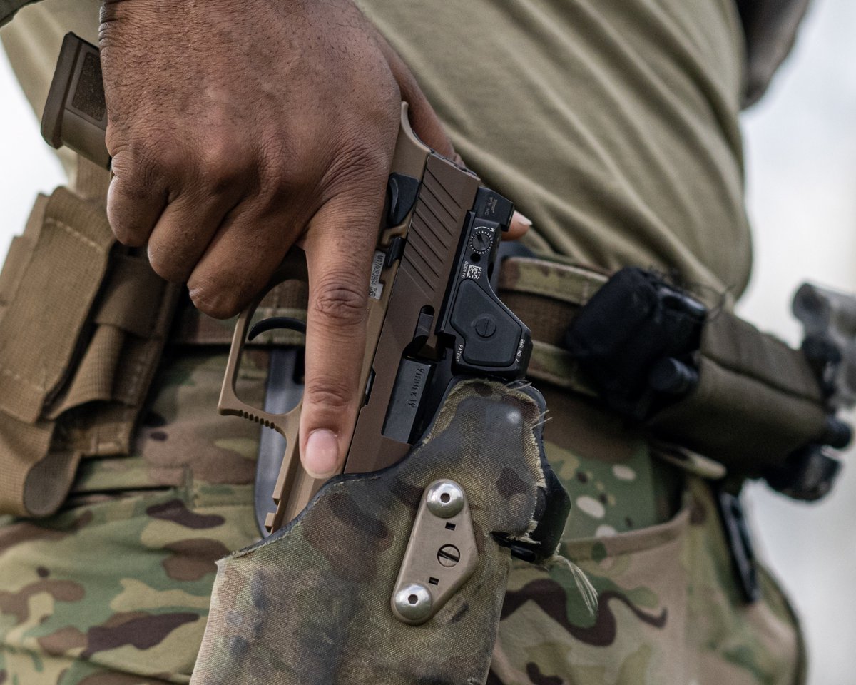 Trijicon's tweet photo. From holster to target, get faster acquisition.
@sigsauerinc
#TrijiconRMRHD #TactialTraining https://t.co/AVrzp4yqrh