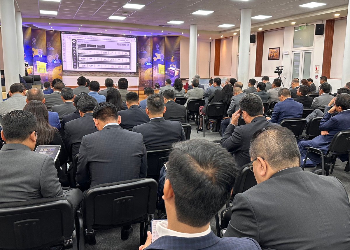 AdventistasUPS's tweet photo. 🔴#Ahora | En el #CADEUPS2024, se exponen detalles  del uso del Power BI CONECTADOS. El nuevo software permite a los líderes de Iglesia, visualizar datos actualizados para ejecutar informes y unificar información actualizada para la toma de decisiones en el sur peruano.

#Día1 https://t.co/zcG16HvGqo