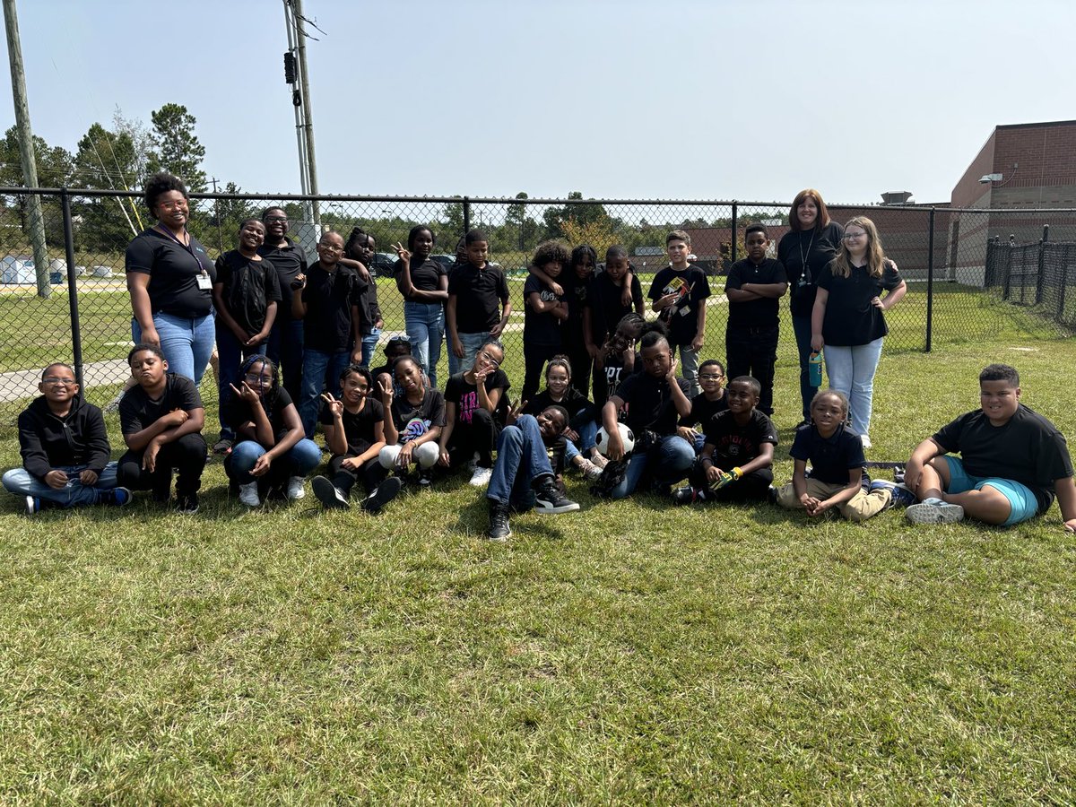 MrsHyattRCE's tweet photo. When it’s twin day and you involve all of your students!
⁦@RCE_SAiL⁩ https://t.co/P7GmtCjFyS