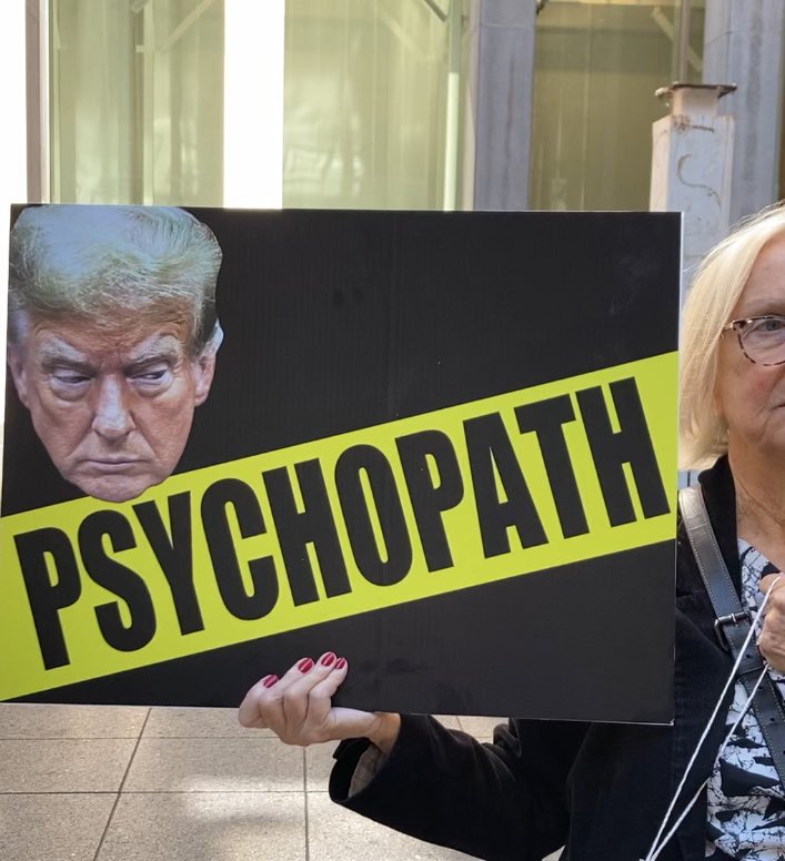 TruthOverFox's tweet photo. Hey @nytimes STOP SANE-WASHING TRUMP! Hold him to the SAME STANDARDS you hold all other politicians.
#TrumpIsARapist
#TrumpIsTooOld
#TrumpIsNotFitToBePresident
#TrumpIsARacist
#TrumpIsACriminal
#TrumpIsAPsychopath
#TrumpIsAFelon
#TrumpIsIncoherent
@riseandresistny
@MAD_Democracy https://t.co/CBpXJWA6wI